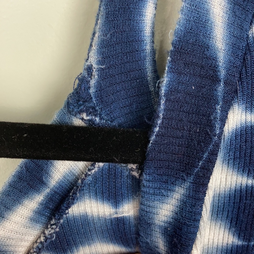 💙Blue and White Tye Dye Tank - Picture 2 of 2